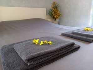 4 bedrooms, iron/ironing board, travel cot, free WiFi