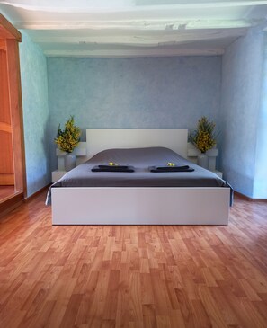 4 bedrooms, iron/ironing board, travel cot, free WiFi