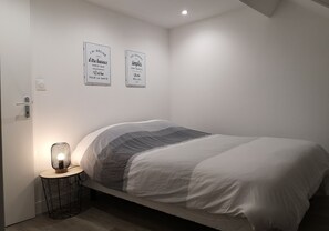 3 bedrooms, desk, iron/ironing board, WiFi