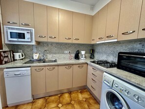 Fridge, microwave, oven, dishwasher