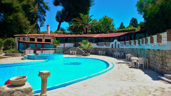 Seasonal outdoor pool