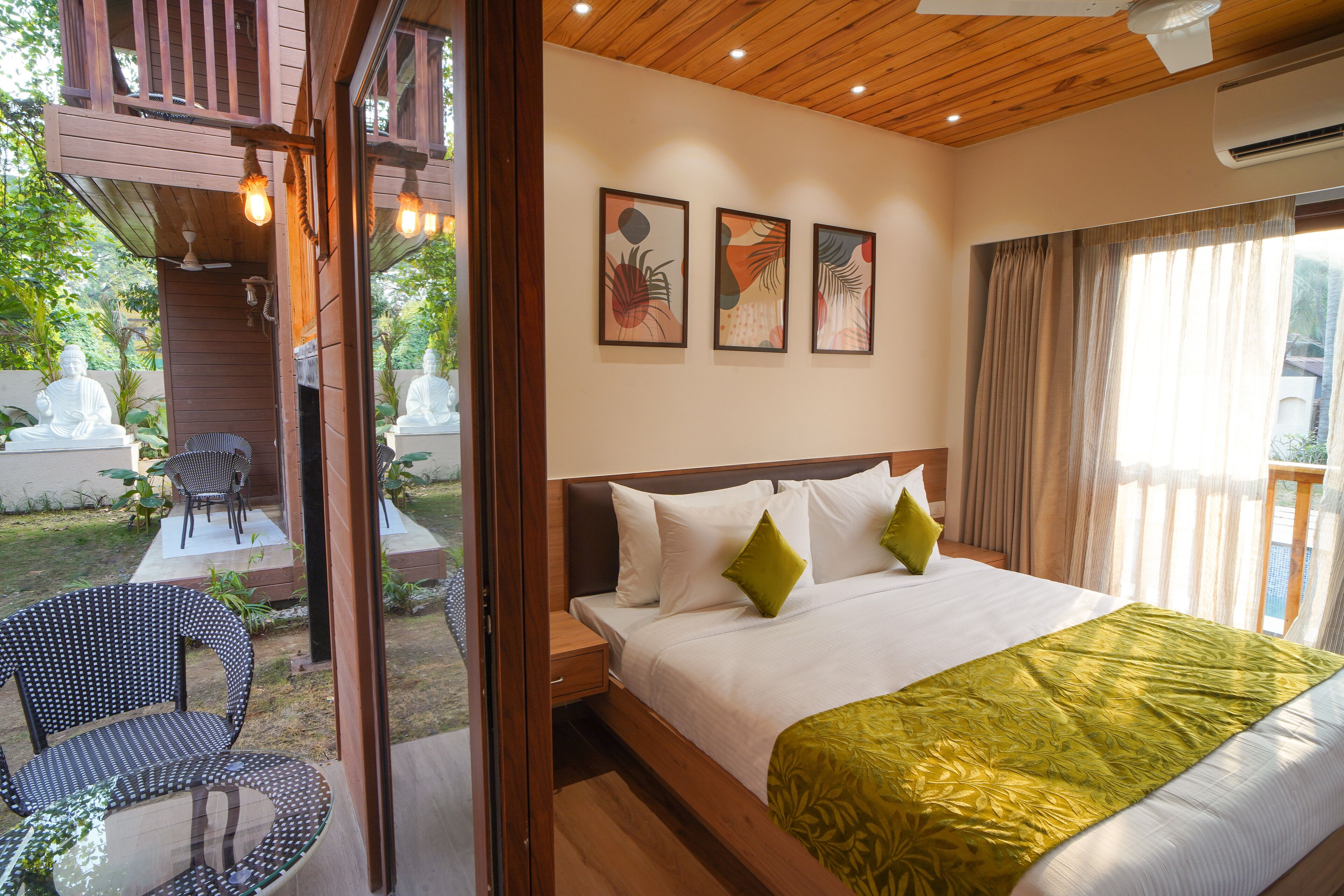 1 bedroom, premium bedding, in-room safe, desk