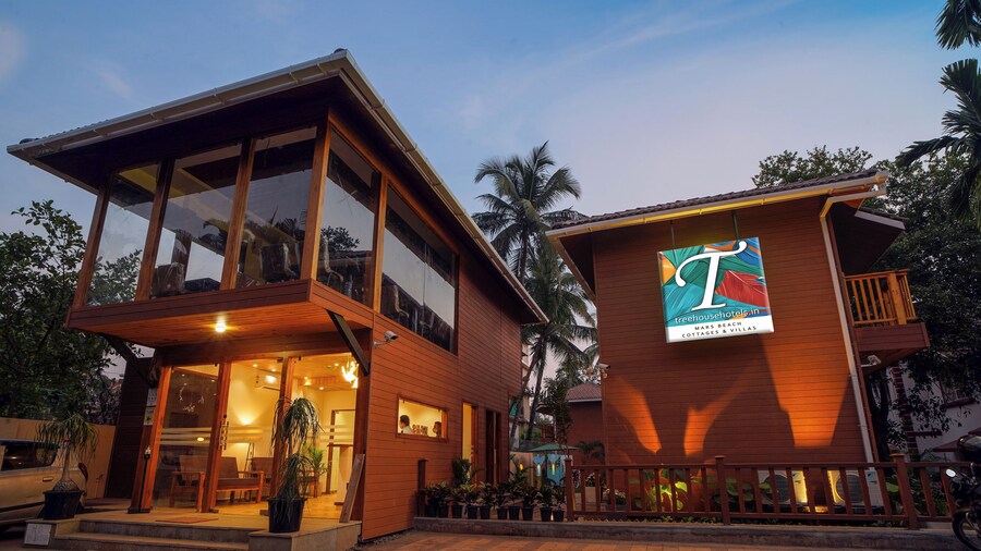 TreeHouse MARS Beach Cottages