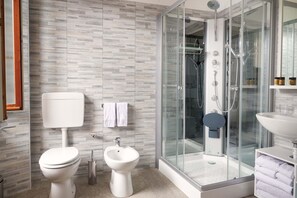 Shower, hair dryer, bidet, towels - OLD TOWN - CASA DEL SARTO (DOMASO)