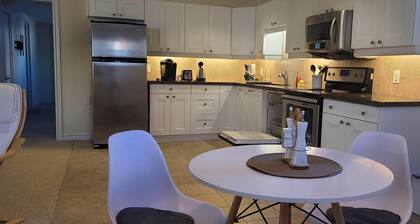 2 Bdrm, Kitchen, Laundry, Weekly - Monthly Discount