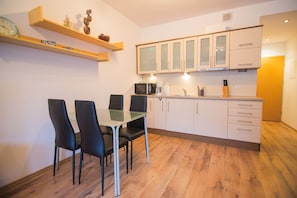 Standard Apartment | Dapur kecil peribadi | Peti sejuk, dapur, pembakar roti
