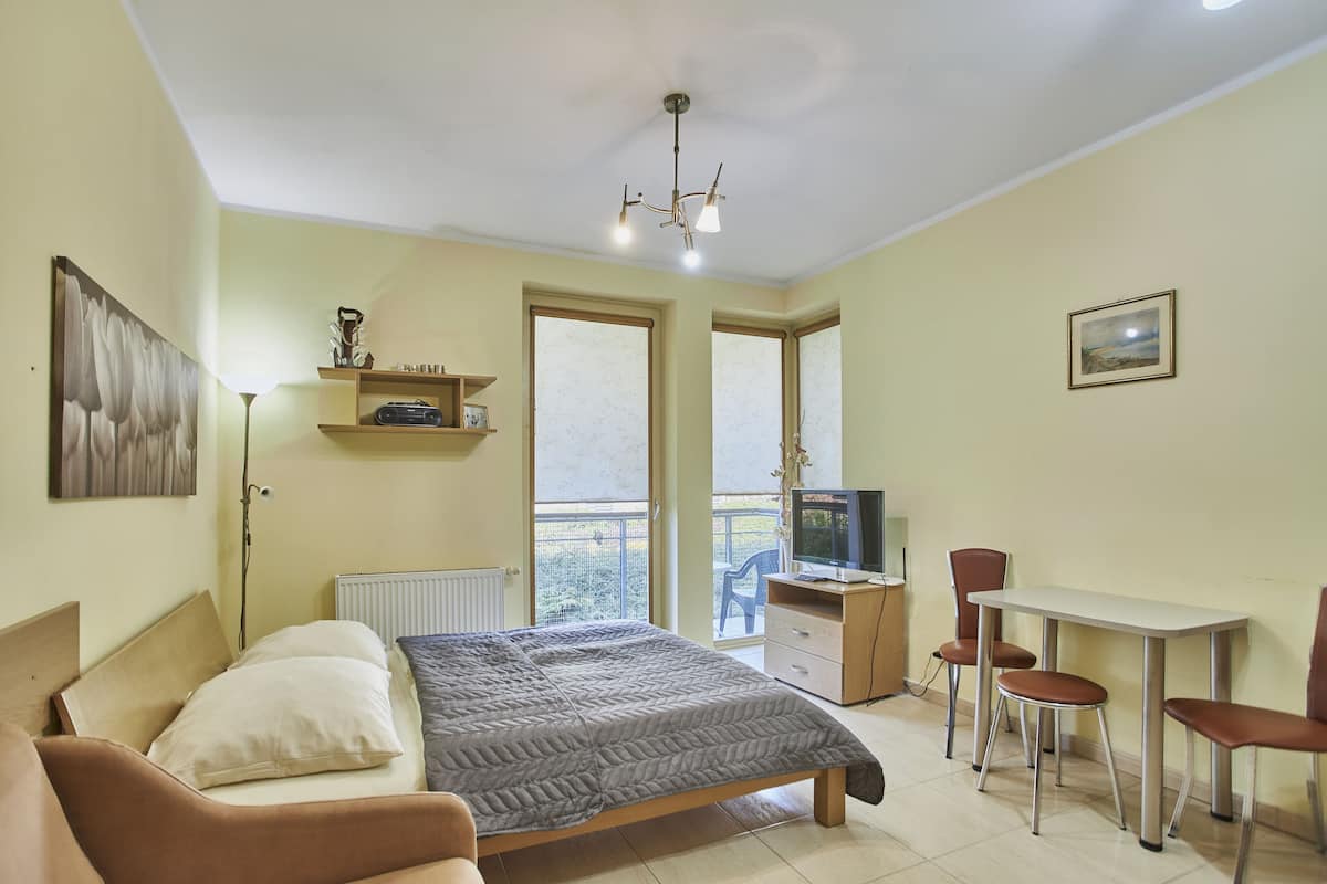 Studio Suite Standar | 1 kamar tidur, setrika/meja setrika, Wi-Fi gratis, dan seprai linen