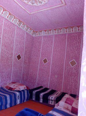 Dormitório compartilhado, 1 quarto, acessível, para fumantes | 1 quarto