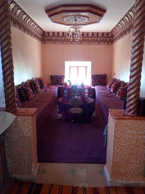 Shared Dormitory, 1 Bedroom, Accessible, Smoking | Dining room