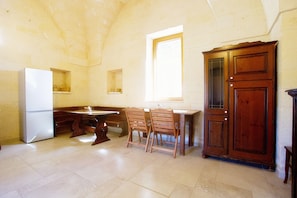 House, 2 Bedrooms, Smoking, Patio | Interior