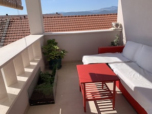 Casa, 3 quartos, sacada, vista para o jardim | Sacada