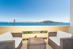 Balcony - Apartment by the sea and With Beautiful View, 2 Bedrooms, 4 Persons (Kali)