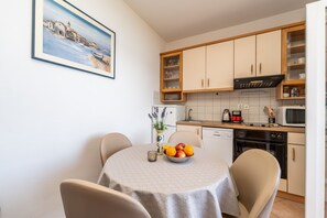 Dining room - Apartment by the sea and With Beautiful View, 2 Bedrooms, 4 Persons (Kali)