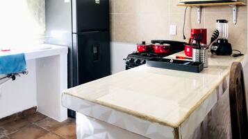 Casa, 2 habitaciones, patio, vista al jardín | Interior