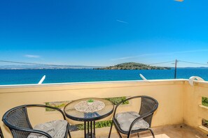 Balcony - Apartment for 4 Persons, by the sea and With Beautiful View (Kali)