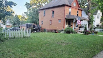 House, 2 Bedrooms, Smoking, Patio | Front of property