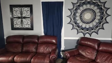 House, 2 Bedrooms, Smoking, Patio | Living area