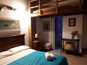 Room, 3 Bedrooms, Smoking, Patio