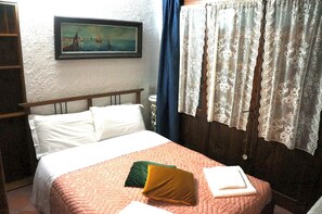 Room, 3 Bedrooms, Smoking, Patio | 3 bedrooms - Room-smart Rooms for 2 or 4 in Organic f (Mestre)