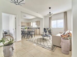 Villa, 3 Bedrooms, Private Pool, Pool View | Dining