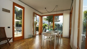 Villa, 6 soverom, røyk, privat basseng | Spiseområde