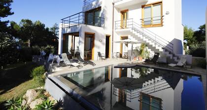 Villa Venere, 6 Bedrooms 5 Bathrooms, Private Pool and sea