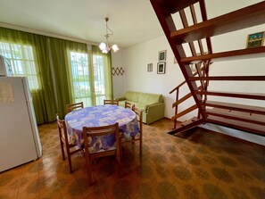 Villa, 3 Bedrooms, Balcony, Pool View | Dining room
