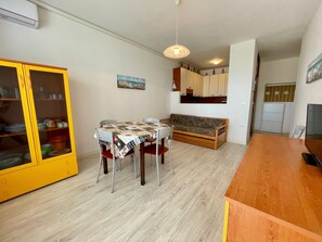 公寓, 2 间卧室, 阳台, 海洋景观 | 用餐