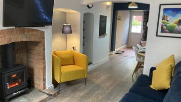 Comfort Cottage, Private Bathroom | Lounge