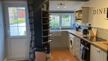 Comfort Cottage, Private Bathroom | Shared kitchen