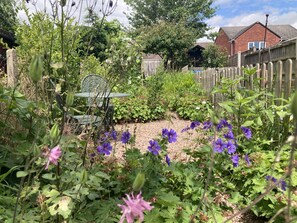 Comfort Cottage, Private Bathroom | Garden - Witcroft Cottage (Pershore)