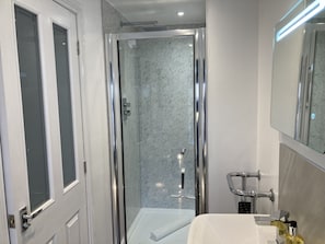 Comfort Cottage, Private Bathroom | Bathroom