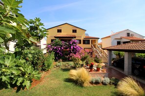 Exterior - Close to the beach, air-conditioned, quiet location, family-friendly (Porec)