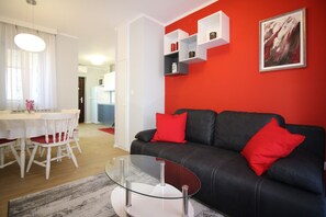 TV - Close to the beach, air-conditioned, quiet location, family-friendly (Porec)