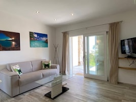 Televisión LCD, juguetes, piso con calefacción