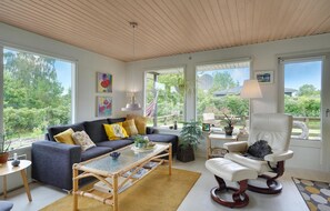 TV - Beautiful home in Haarby with kitchen (Haarby)