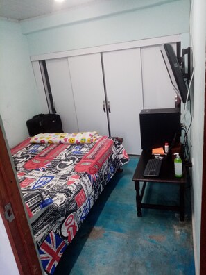 1 bedroom, iron/ironing board, free WiFi - Furnished room with wifi of 120 mega double bed with semi-orthopedic mattress (Bello)