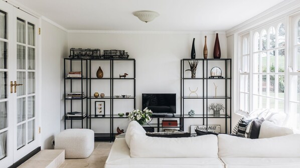 TV, Netflix, streaming services - Daisy Hill, Southern Highlands (Moss Vale)