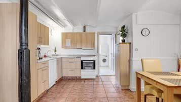 Réfrigérateur, plaque de cuisson, lave-vaisselle, cafetiÚre/bouilloire