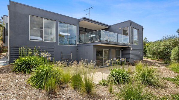 Exterior - Aireys Sunset Beach House - 4 bedroom modern house with views (Aireys Inlet)