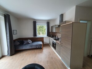 Appart'hôtel Confort | Cuisine privée | Réfrigérateur, micro-ondes, four, plaque de cuisson