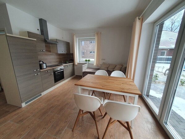 Appart'hôtel Confort | Cuisine privée | Réfrigérateur, micro-ondes, four, plaque de cuisson