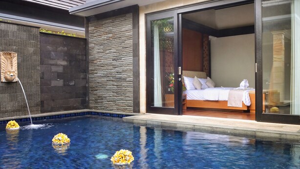 วิลล่า, 2 ห้องนอน, พร้อมสิ่งอำนวยความสะดวกสำหรับผู้พิการ, ระเบียง | สระว่ายน้ำ | สระว่ายน้ำกลางแจ้ง
