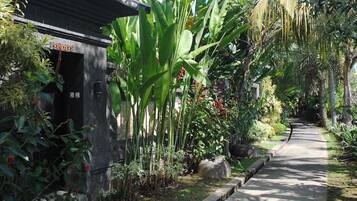 Room, 1 Bedroom, Accessible, Private Pool | Property grounds