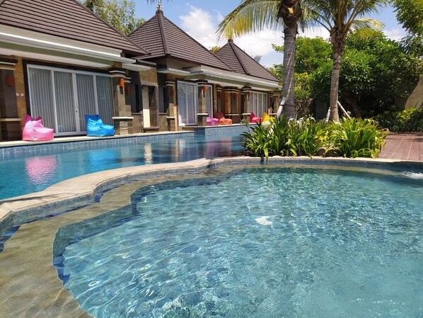 Kolam renang outdoor