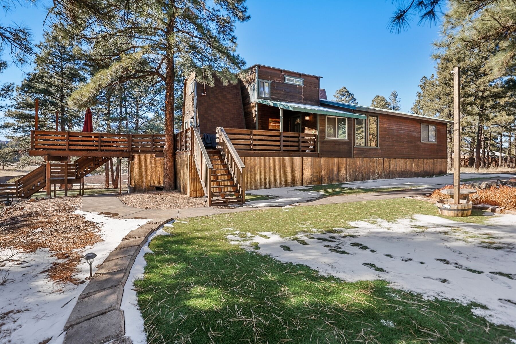 Amazing Views, Central A\/C, 5 ac of Privacy, Lawn Games and HOT TUB!