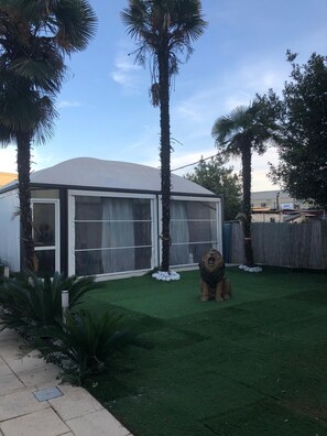 Room, 1 Bedroom, Smoking, Balcony | Property grounds