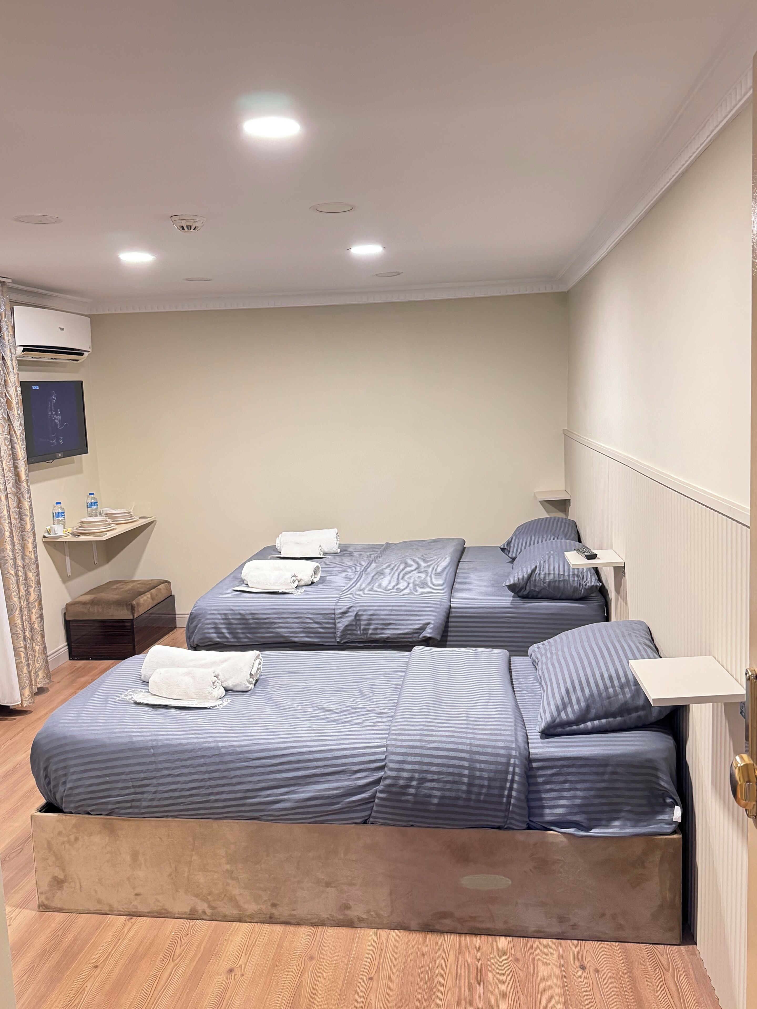 Premium bedding, minibar, desk, blackout curtains