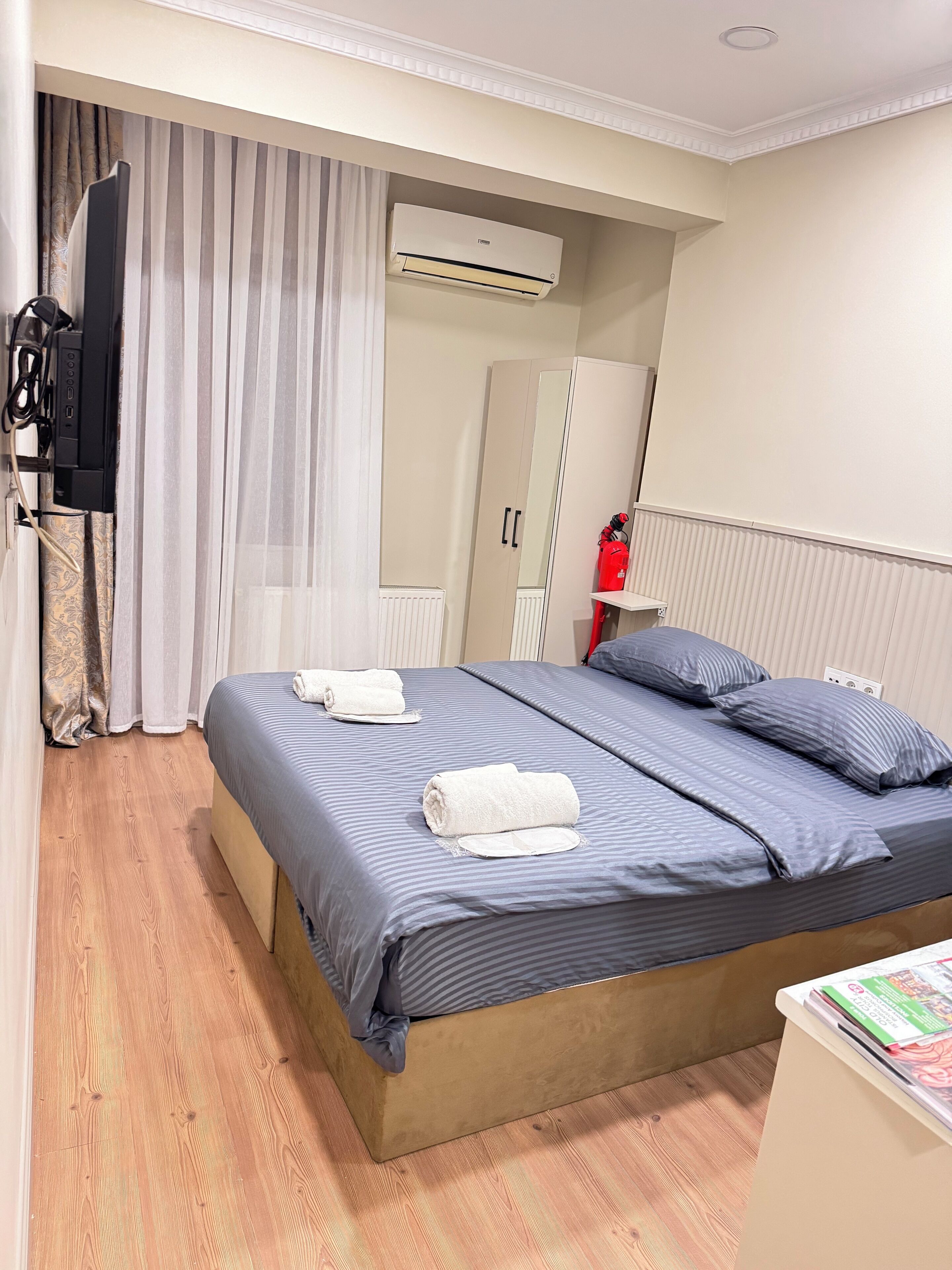 Premium bedding, minibar, desk, blackout curtains