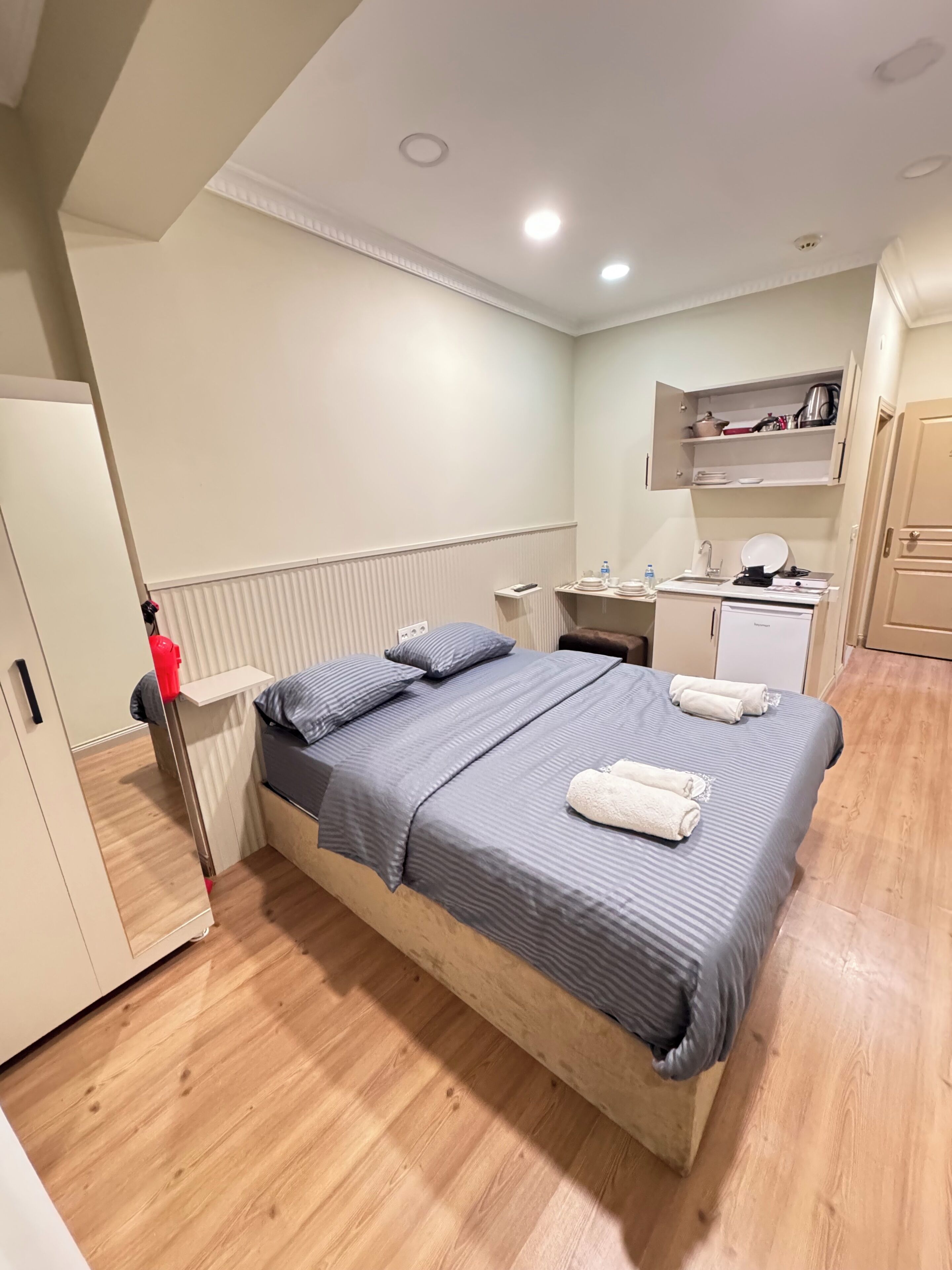 Premium bedding, minibar, desk, blackout drapes